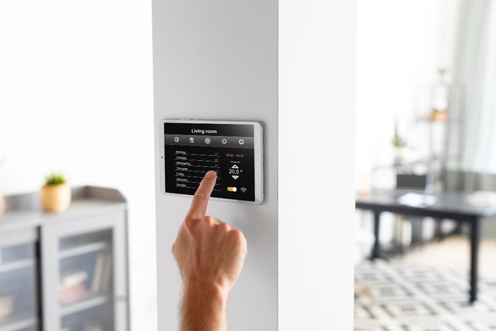Moderne Klimatechnik in einem zeitgenössischen Wohnraum